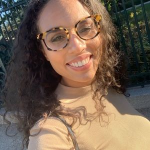 Meet your Posher, Simone